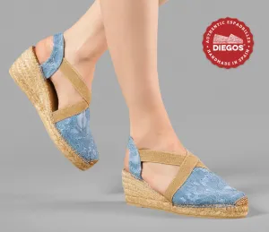 Traditional blue Belen